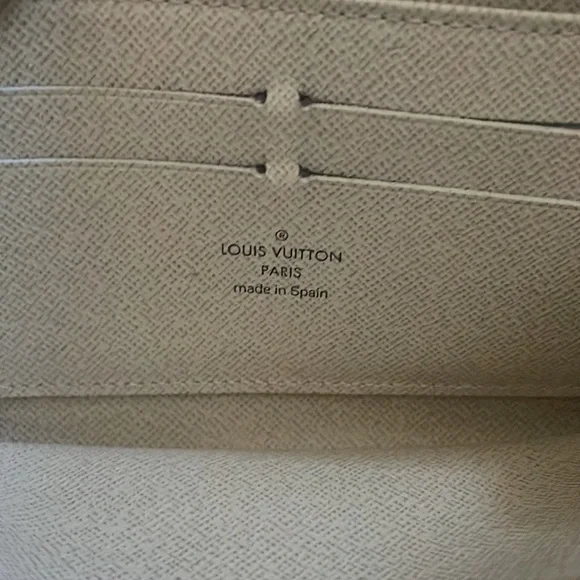 Sold Authenticated Vuitton Zippy Damier Azur Wallet Code CA2190 Cert of Auth - Picture 4 of 8